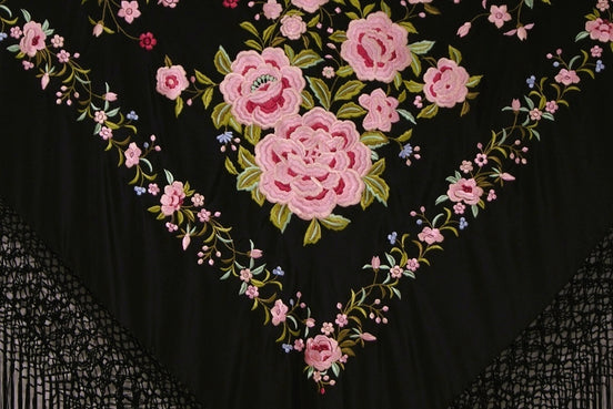 Mantón Bordado Máquina Negro - Rosa