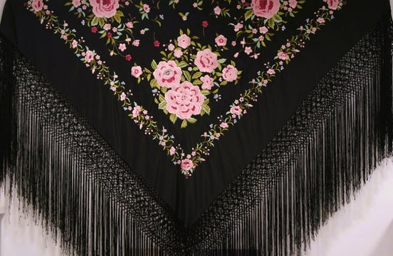 Mantón Bordado Máquina Negro - Rosa
